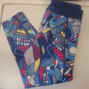 CVG leggings Size Sm. 2 small holes in knees